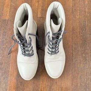 Women’s Marc Fisher Cream Lace-Up Boots size 10